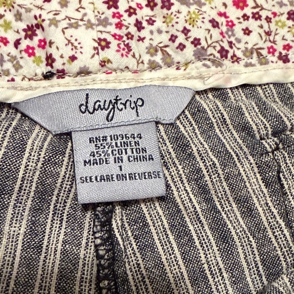 Grey and beige striped shorts - Picture 3 of 5